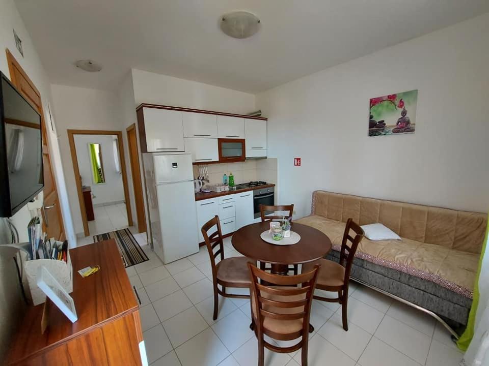 פריבלאקה Apartments Hrestak מראה חיצוני תמונה